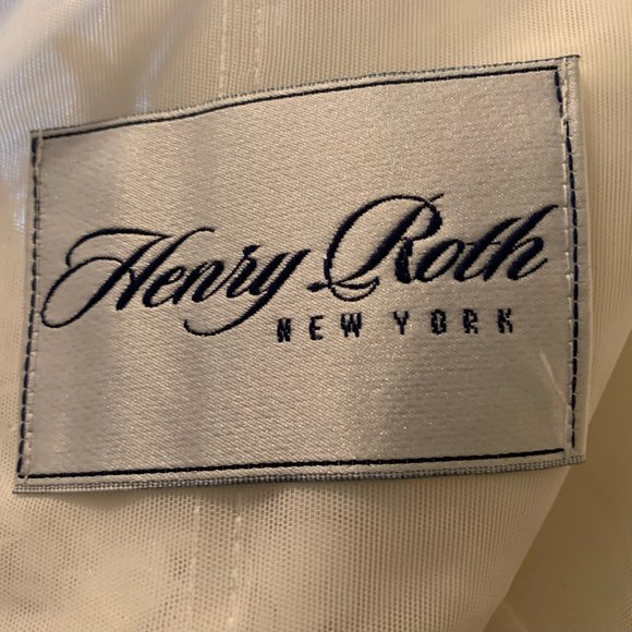 KLEINFELD BRIDAL Unaltered Wedding Gown - Picture 12 of 14